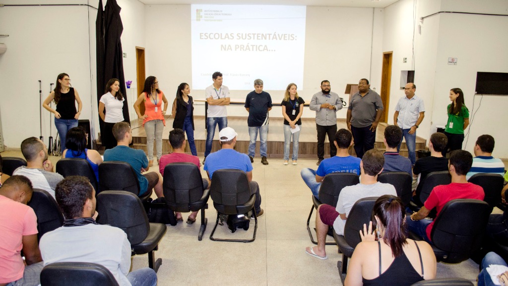 Apresentação docentes e servidores.JPG