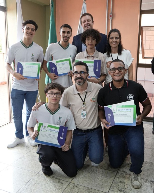 Café com o reitor_alunos destaque 2024_02.jpg