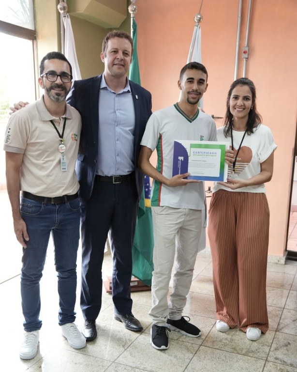 Café com o reitor_alunos destaque 2024_04.jpg