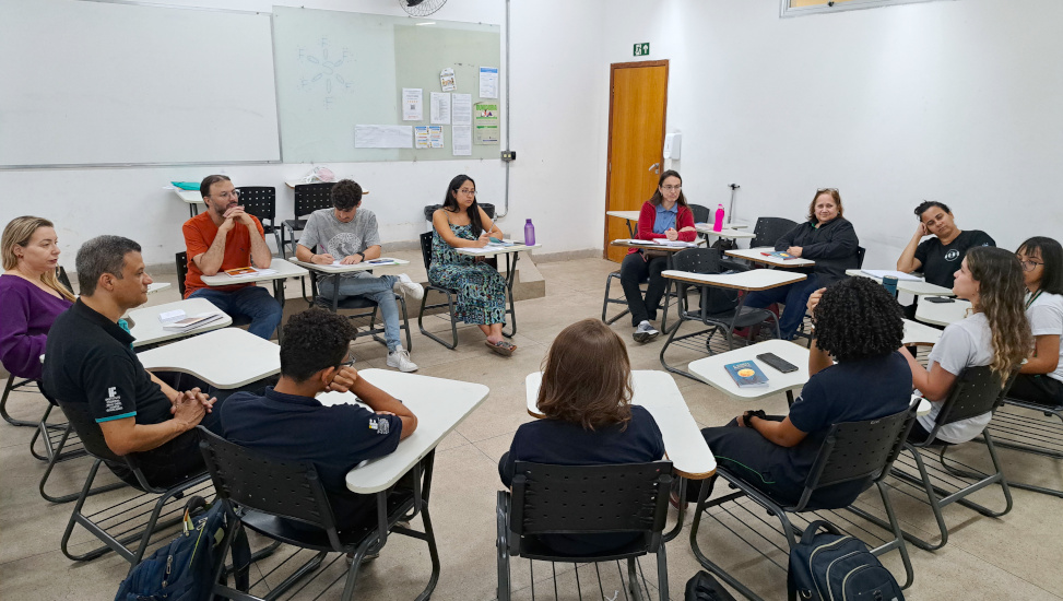 Clube do Livro IFMG-GV_encontro 12-07-2023.jpg