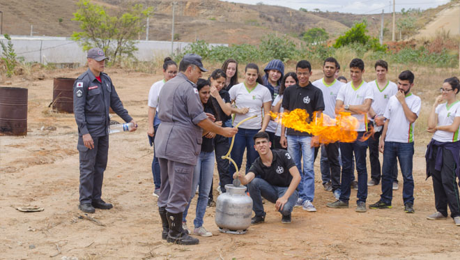 Treinamento alunos 3º TST com Corpo de Bombeiros - 14.jpg