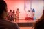Alunos durante encenação teatral da peça O Auto da Compadecida