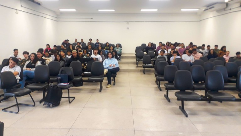 Palestra_Redação Enem_Bethânia Cunha_02.jpg