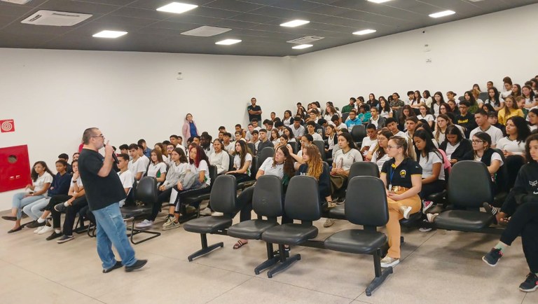 Semana da Biblioteca 2023_palestra dr. Darlan Corrêia.jpeg