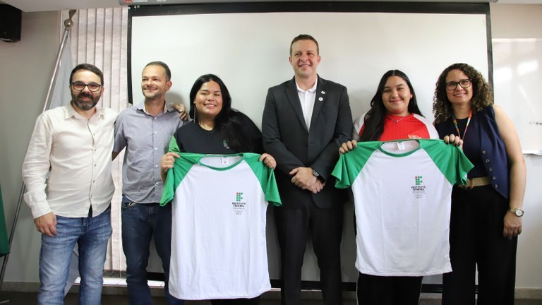 Entrega_uniformes escolares_Dirae.jpeg