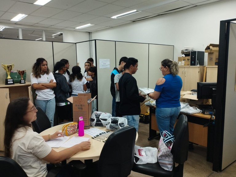 3. Terceira edição_Uniforme Solidário_entrega_abril2025.jpeg