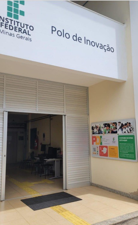 Além dos 18 campi, o Polo de Inovação e a Reitoria também receberam os paineis.jpeg