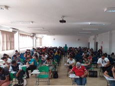 Foto dos alunos realizando o simulado para o Enade