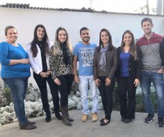 Na foto: Carla, Luciana, Débora, Cristiano, Hadassa, Ana Karina e Herculano.