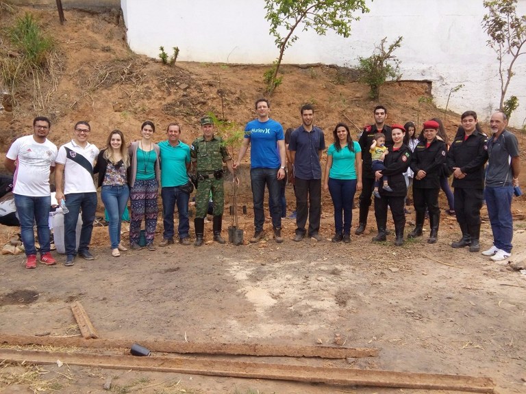 Plantio de mudas no IFMG Campus Avançado Ponte Nova