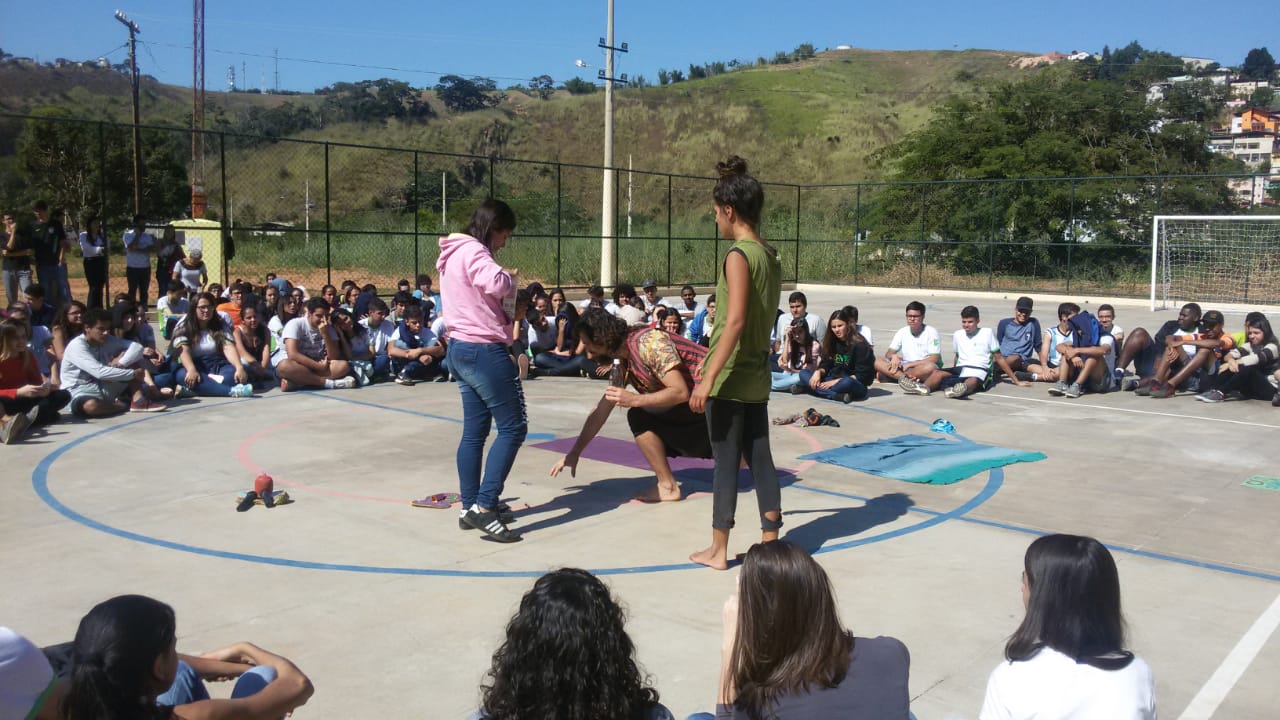 Apresentação teatral - Regenera Rio Doce