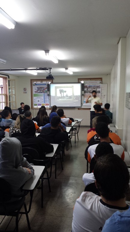 Foto 2: Professores em palestra