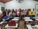 Estudantes e servidores junto aos palestrantes da campanha Setembro Amarelo.