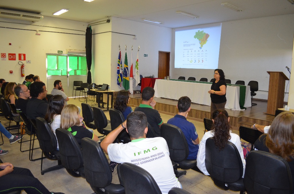 CAPA - Palestra Profª Daniela Martins 01.JPG