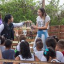 Visita de alunos da educação infantil à horta do Campus