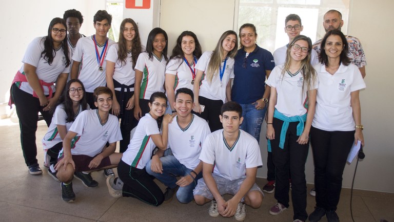 Alunos receberam medalhas e certificados com a presença de professores