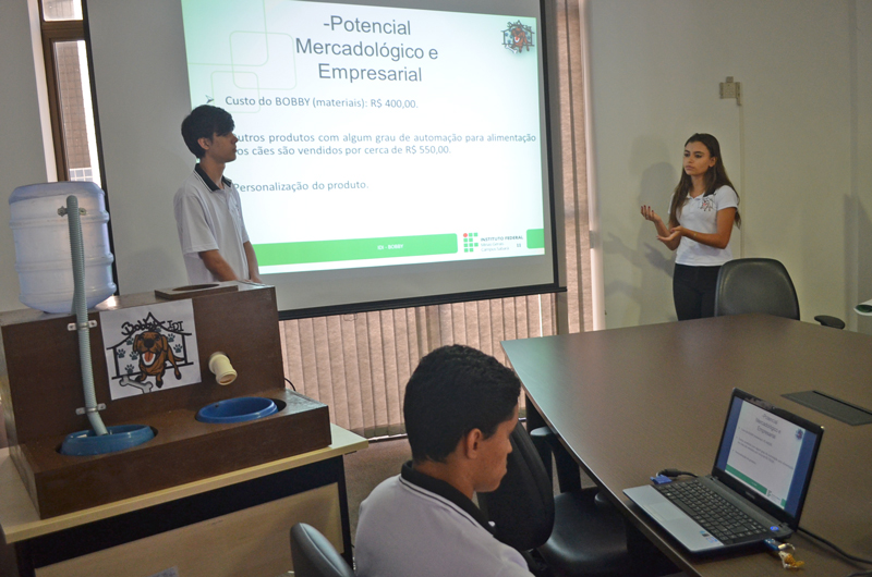 Equipe IDI em apresentação do projeto na Reitoria