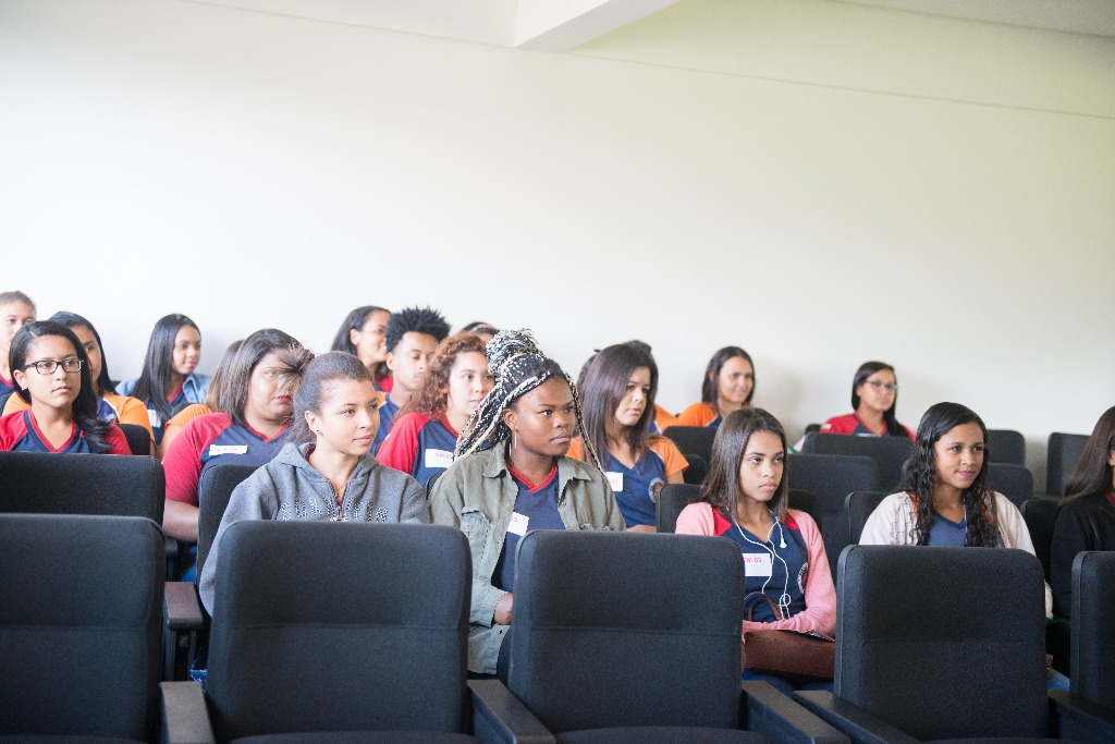 Alunos do Ensino Médio.jpg