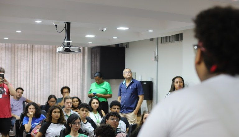 Grêmios estudantis em reunião na Reitoria