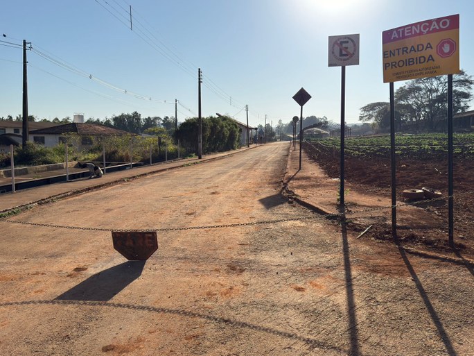 Acesso aos aviários é feito de forma controlada Acesso aos aviários é feito de forma controlada