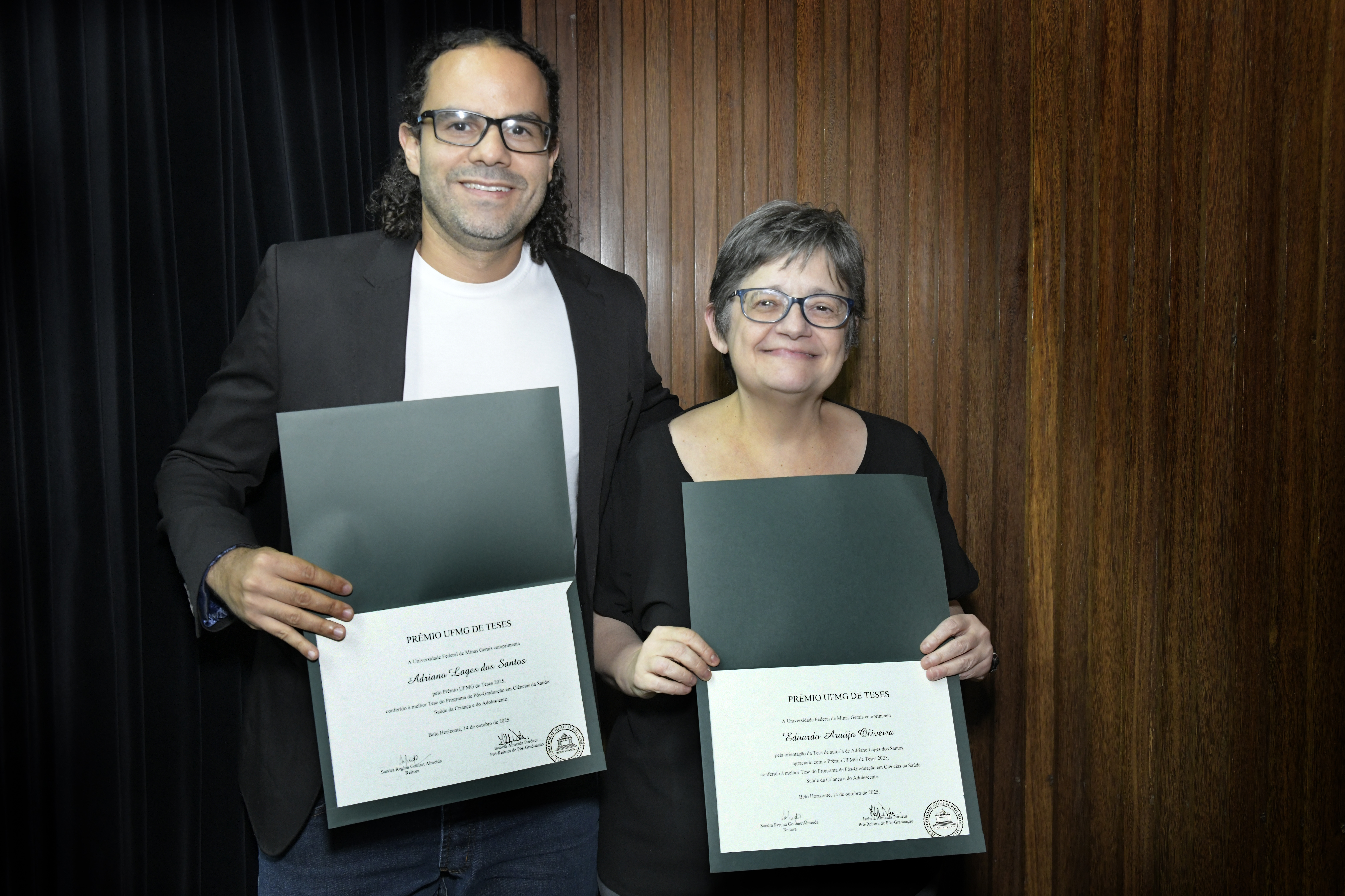 O prof. Adriano Lages dos Santos e sua co-orientadora, profa. Ana Cristina Simões e Silva, da Faculdade de Medicina da UFMG