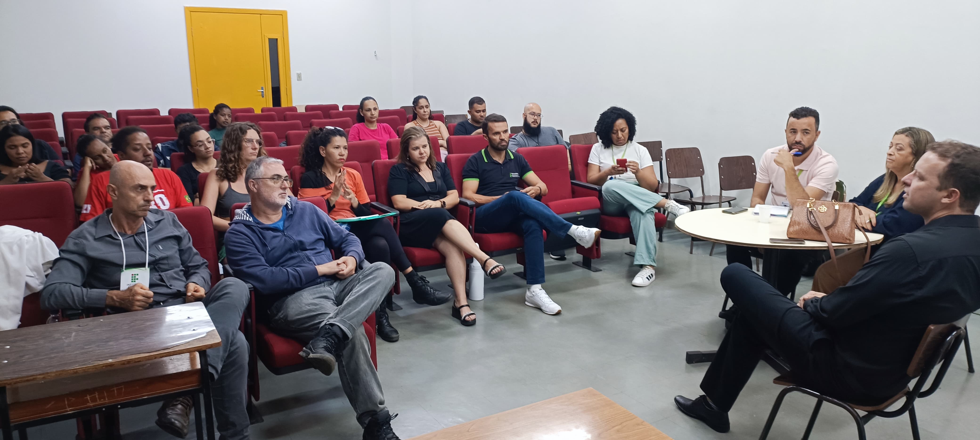 Reitoria no Campus Ouro Preto - reunião com estudantes Reitoria no Campus Ouro Preto - reunião com estudantes