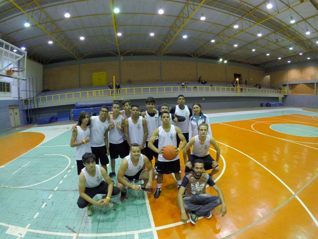 Equipe basquete masculino.jpg