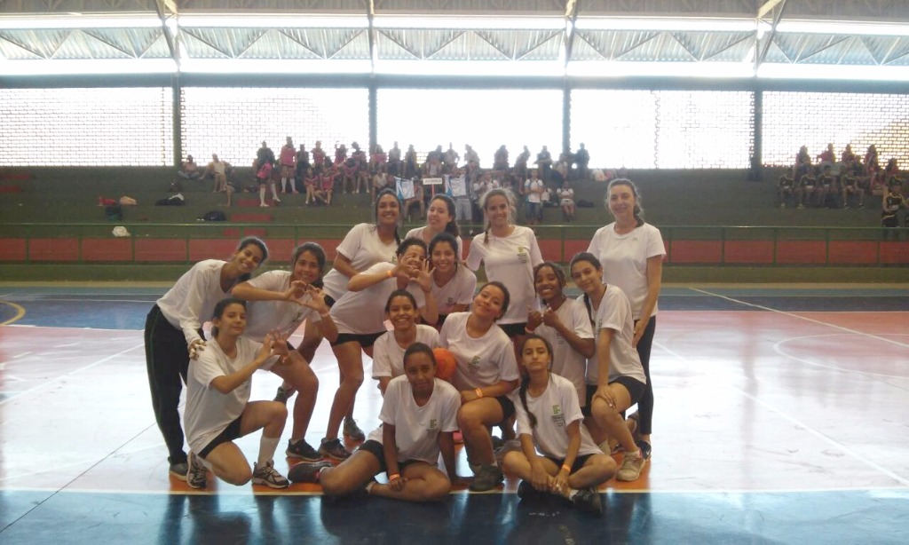 Equipe handebol feminino.jpg